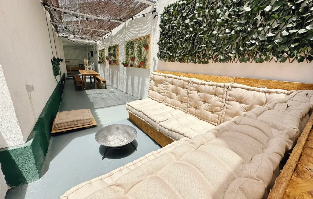 Happy-Coincidences-by-the-sea-areas-comuns1