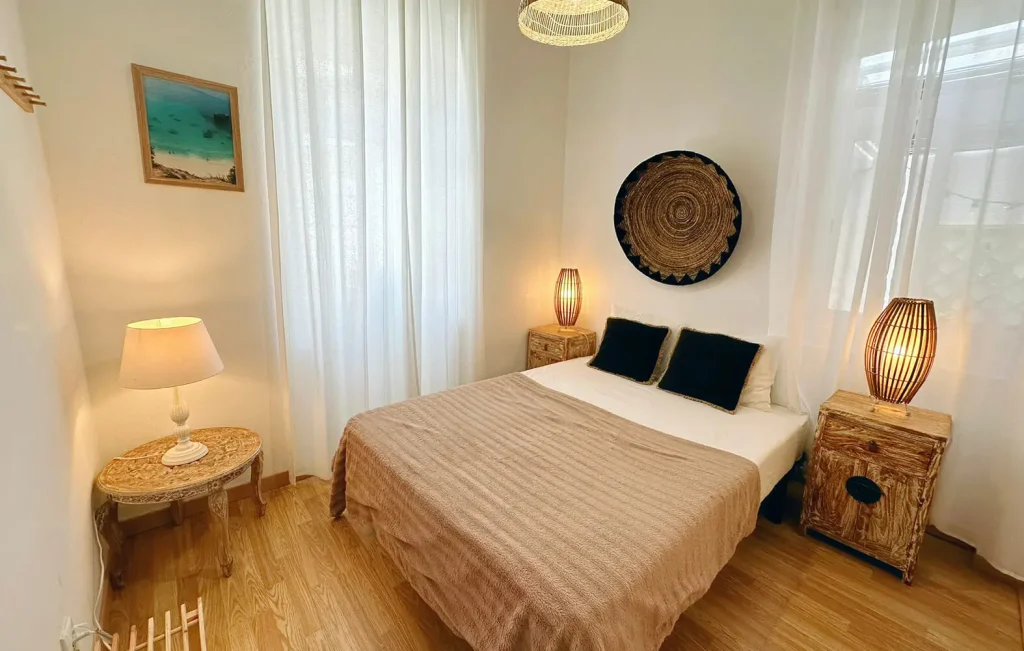 Happy-Coincidences-by-the-sea-room-Forest-2