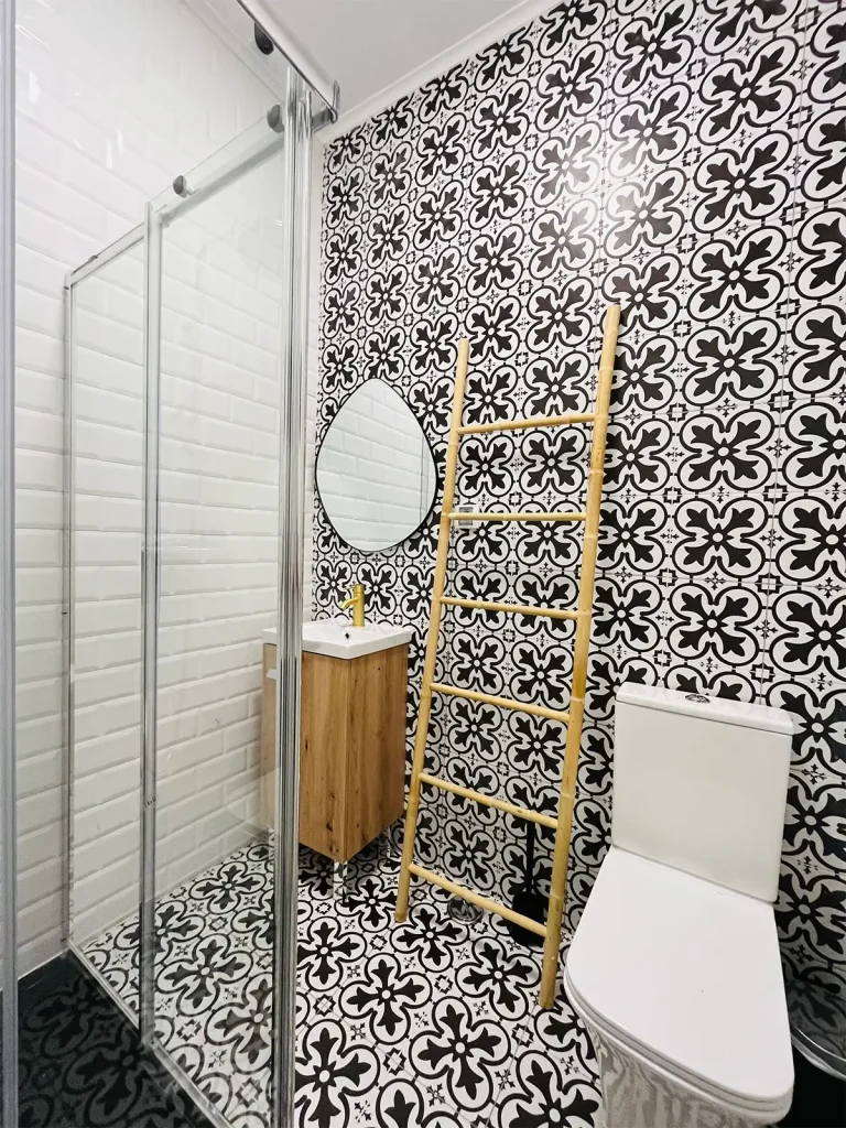 Happy Coincidences By The Ocean - wc partilhado-1