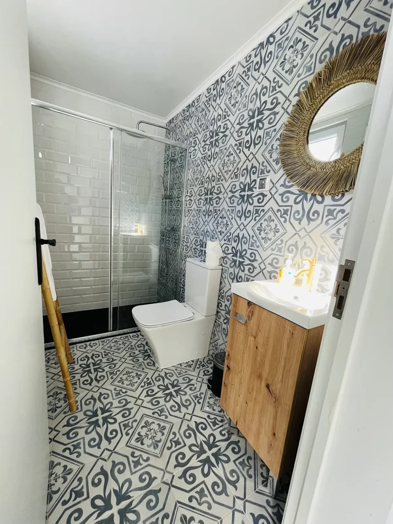 Happy Coincidences By The Ocean - wc partilhado-4