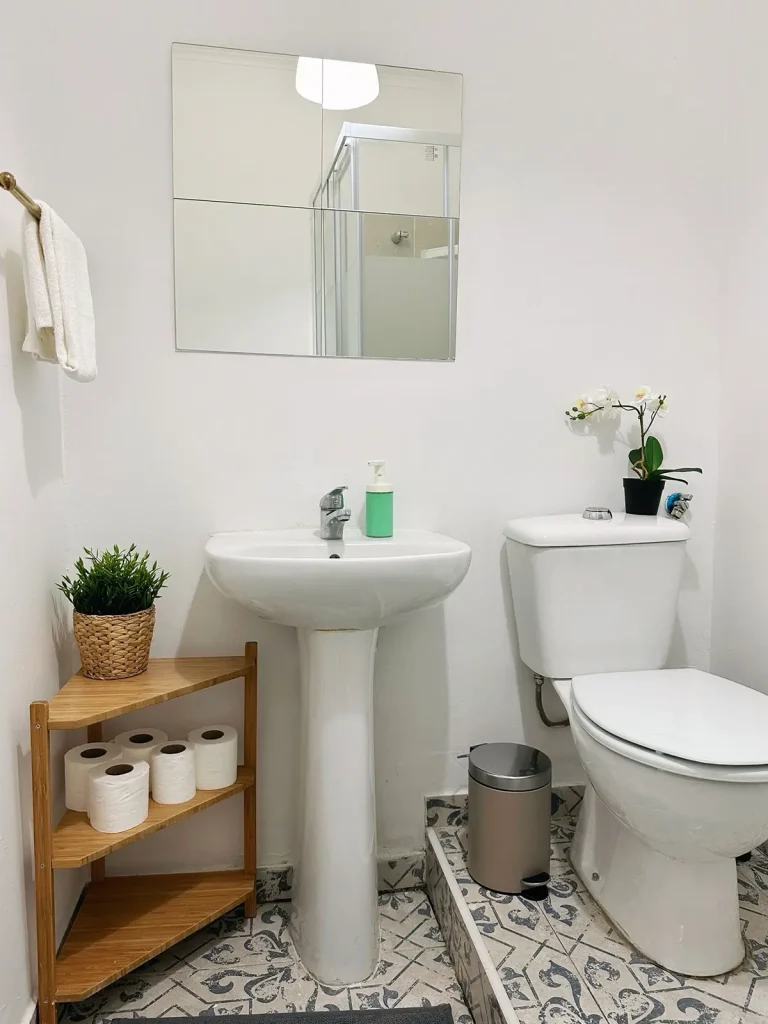 Guest house By The City-casa-de-banho-2