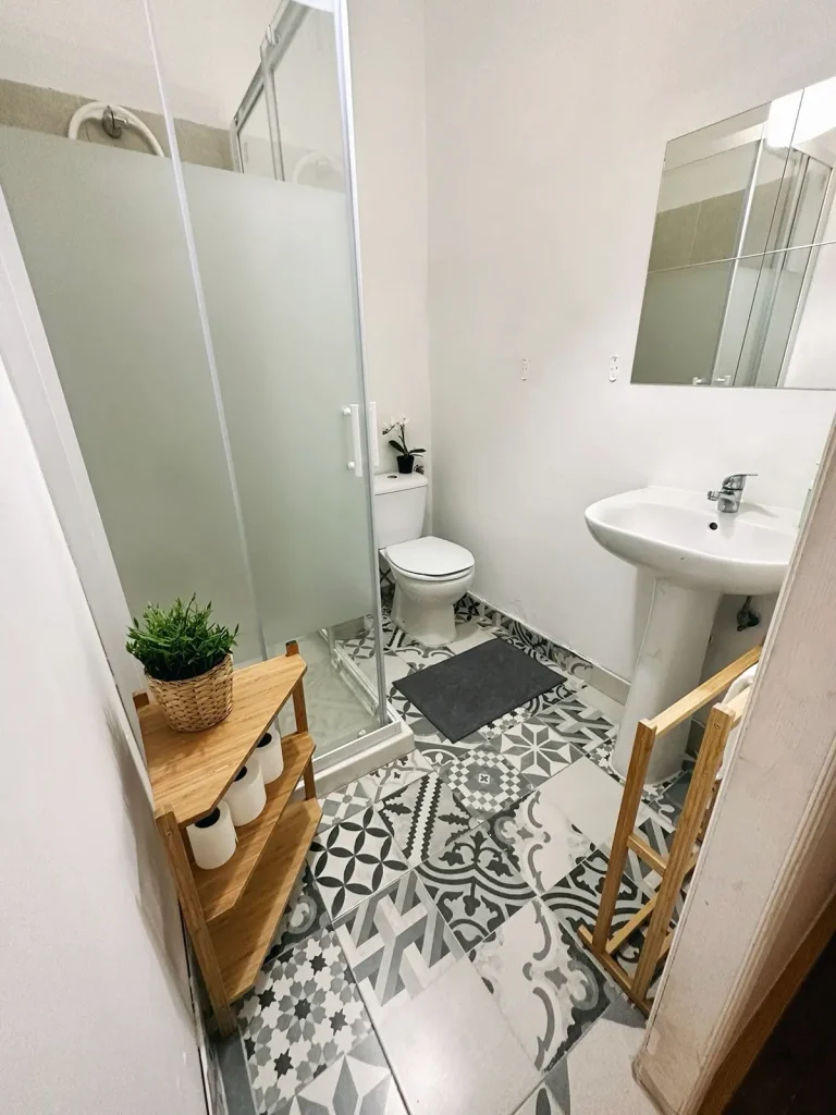 Guest house By The City-casa-de-banho-5